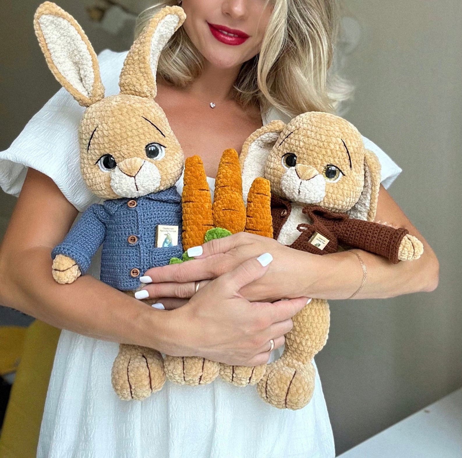 Amigurumi Bunny Crochet Pattern PDF – Large Plush Rabbit Toy with Jacket & Carrot (32cm)