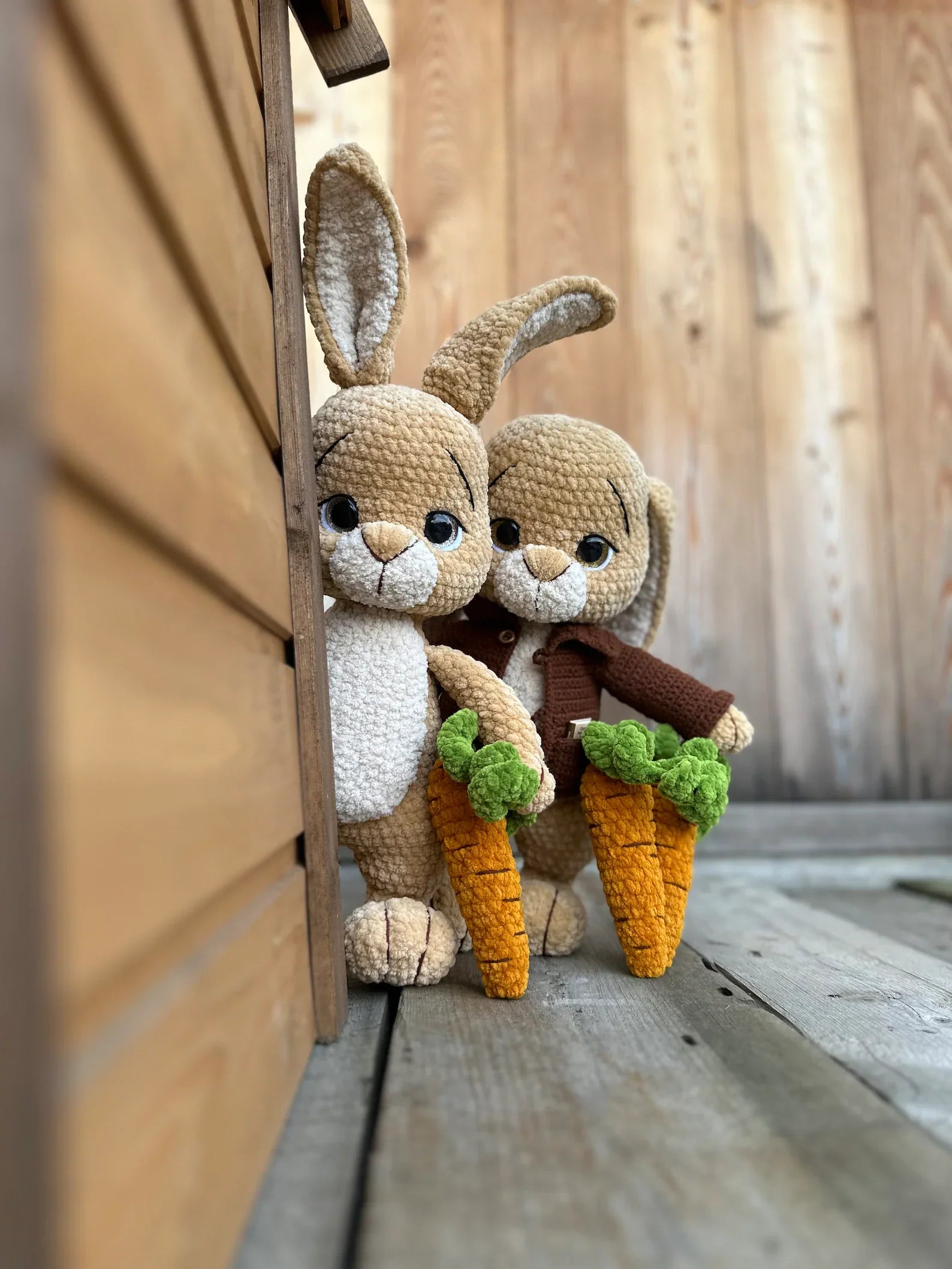 Amigurumi Bunny Crochet Pattern PDF – Large Plush Rabbit Toy with Jacket & Carrot (32cm)
