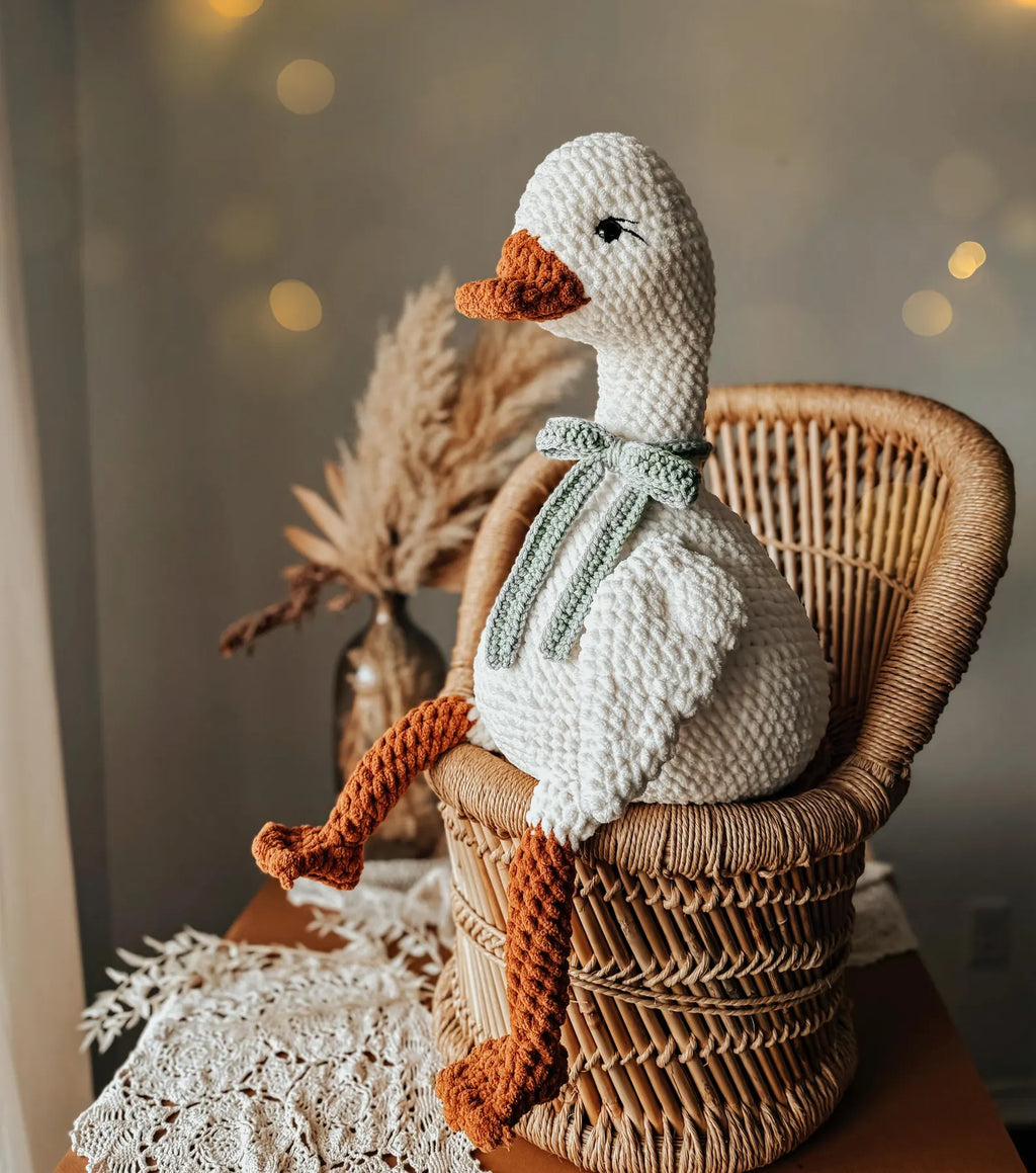 Silly Gansito Couch Goose Crochet Pattern — Low-Sew Amigurumi (PDF)