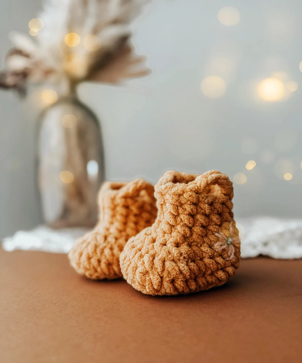 Silly Gansito Couch Goose Crochet Pattern — Low-Sew Amigurumi (PDF)